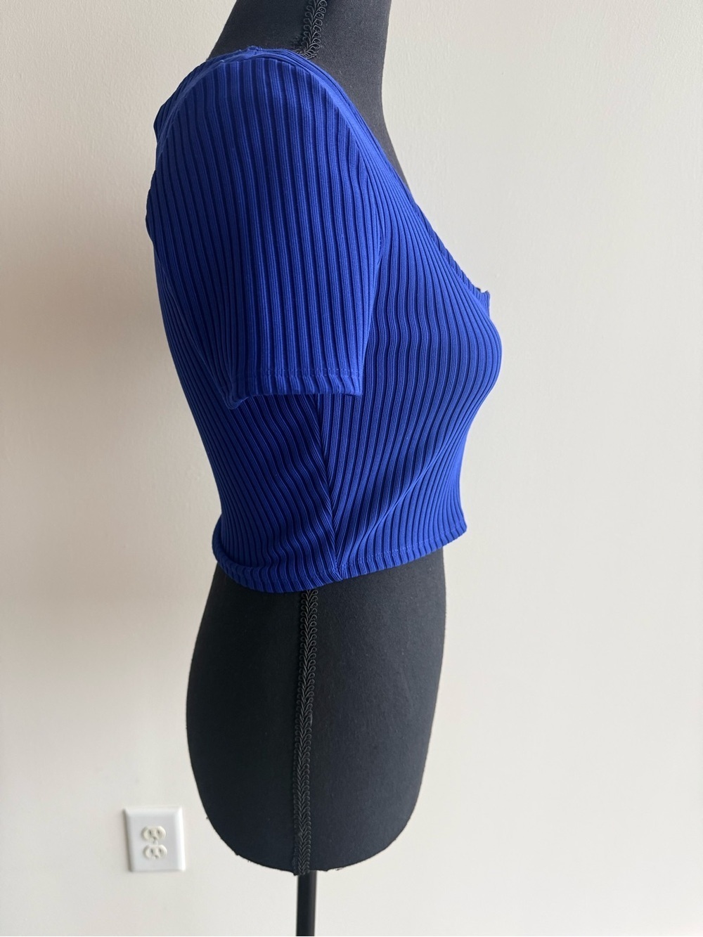 Royal Blue Ribbed Zip-Front Crop Top - Picture 4 of 6